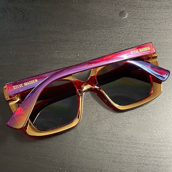 Steve Madden Ruby Red Sunglasses - Picture 3 of 8